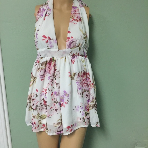 Dresses & Skirts - Floral Romper in size small